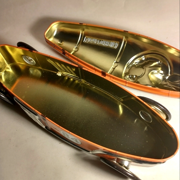 Collector Candy Tin Roadster Rabbit - Picture 8 of 8